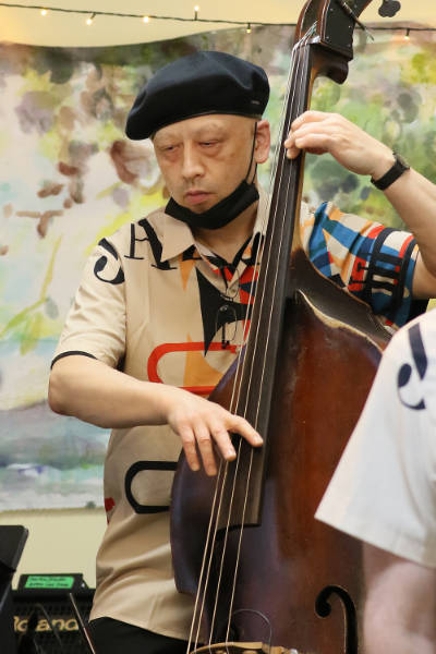 Takashi Otuska playing upright bass